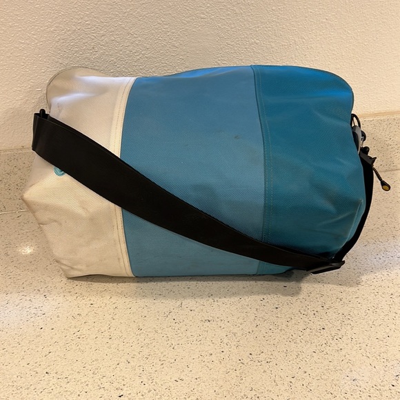 Timbuktu 2 XL Blue & White Cargo Tote with Shoulder Strap - Picture 13 of 16